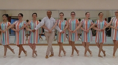 Danse des jeunes filles - cadrée Danse des jeunes filles - cadrée